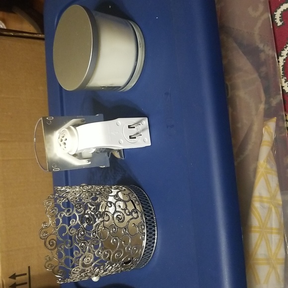 Candle, candle holder, and Bath & Body plug in with fragrance - Picture 5 of 6